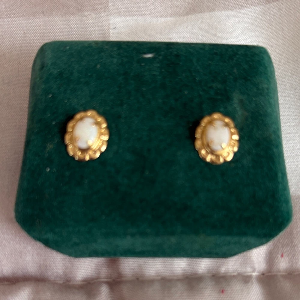 Gold-Tone White Cameo Oval Stud Earrings